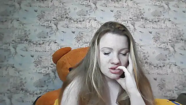 Eveline May online show from March 19, 2026, 1:44 pm