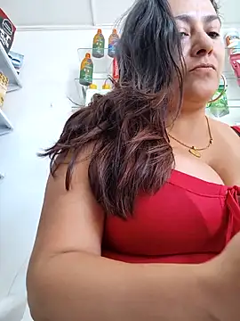 roxanasexy2025 online show from February 8, 2026, 3:32 pm