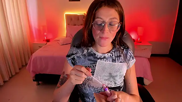 Emily Warren  online show from September 24, 2025, 8:15 pm