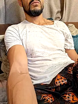 juniortche1313 online show from February 28, 2026, 3:06 am