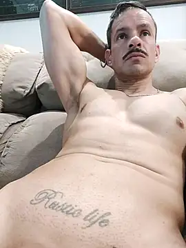 juniortche1313 online show from November 21, 2025, 4:28 pm