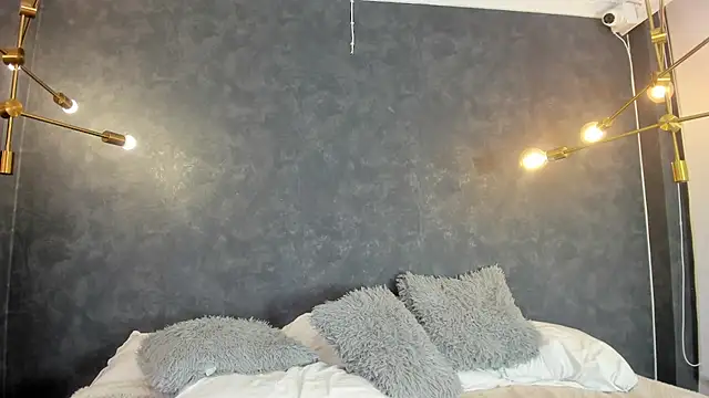 zephyra-angels online show from December 15, 2025, 3:56 am