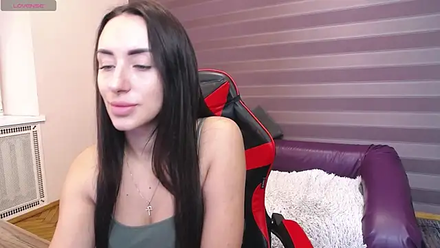 JenniferStone online show from October 14, 2025, 6:47 am