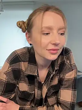 Snapshot of EvaBrooklyn chatting on March 4, 2025, 11:08 am EvaBrooklyn online show from March 4, 2025, 11:08 am