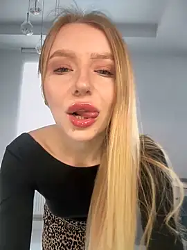 Snapshot of EvaBrooklyn chatting on March 13, 2025, 11:41 am EvaBrooklyn online show from March 13, 2025, 11:41 am