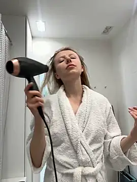 Snapshot of EvaBrooklyn chatting on February 28, 2025, 9:36 am EvaBrooklyn online show from February 28, 2025, 9:36 am