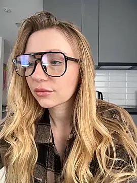 Snapshot of EvaBrooklyn chatting on March 20, 2025, 11:38 am EvaBrooklyn online show from March 20, 2025, 11:38 am