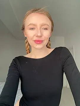 Snapshot of EvaBrooklyn chatting on March 1, 2025, 6:35 am EvaBrooklyn online show from March 1, 2025, 6:35 am