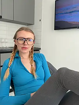 Snapshot of EvaBrooklyn chatting on February 27, 2025, 12:01 pm EvaBrooklyn online show from February 27, 2025, 12:01 pm