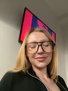 Snapshot of EvaBrooklyn chatting on February 28, 2025, 7:25 pm EvaBrooklyn online show from February 28, 2025, 7:25 pm