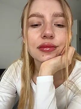 Snapshot of EvaBrooklyn chatting on March 16, 2025, 6:31 am EvaBrooklyn online show from March 16, 2025, 6:31 am