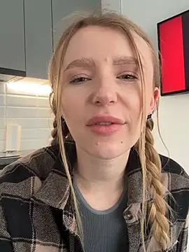 Snapshot of EvaBrooklyn chatting on March 3, 2025, 1:01 pm EvaBrooklyn online show from March 3, 2025, 1:01 pm