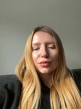 Snapshot of EvaBrooklyn chatting on March 2, 2025, 11:30 am EvaBrooklyn online show from March 2, 2025, 11:30 am