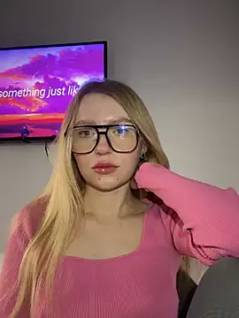 Snapshot of EvaBrooklyn chatting on March 15, 2025, 3:59 pm EvaBrooklyn online show from March 15, 2025, 3:59 pm