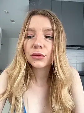 Snapshot of EvaBrooklyn chatting on March 9, 2025, 6:39 am EvaBrooklyn online show from March 9, 2025, 6:39 am