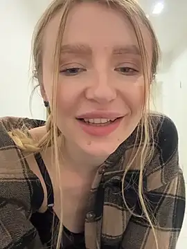 Snapshot of EvaBrooklyn chatting on March 3, 2025, 7:17 pm EvaBrooklyn online show from March 3, 2025, 7:17 pm