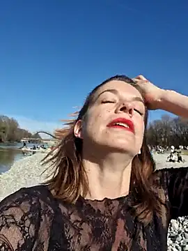 Snapshot of Rosemarie_Blu chatting on March 9, 2025, 1:37 pm Rosemarie Blu online show from March 9, 2025, 1:37 pm