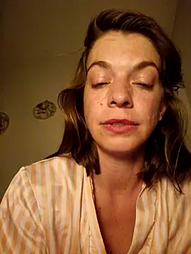 Snapshot of Rosemarie_Blu chatting on March 12, 2025, 11:12 pm Rosemarie Blu online show from March 12, 2025, 11:12 pm