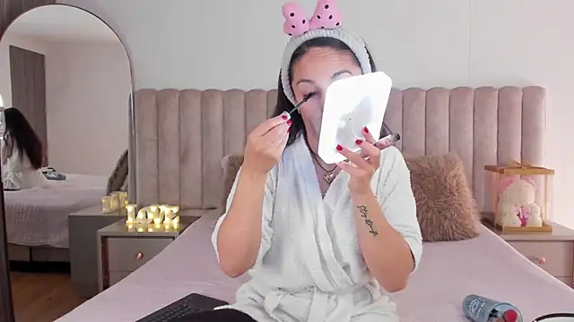 Sophie Restrepo online show from March 20, 2025, 2:42 pm