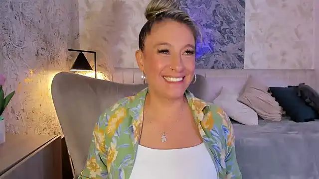 Liannaa  online show from March 16, 2026, 7:38 pm