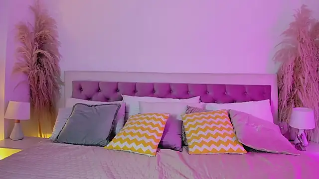 Arianaa collins online show from September 9, 2025, 12:03 pm