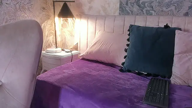 Arianaa collins online show from November 4, 2025, 11:47 am