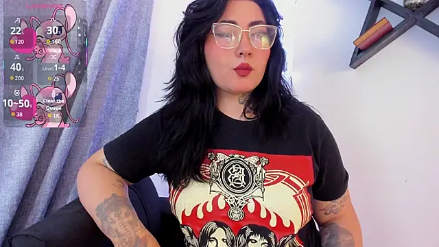 Curvybaddie99 online show from November 12, 2025, 5:22 am