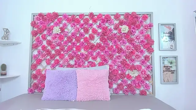 Snapshot of emmyrouse_ chatting on July 11, 2026, 7:36 pm emmyrouse online show from July 11, 2026, 7:36 pm