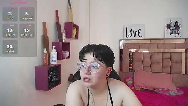 safyka online show from October 3, 2025, 2:26 am