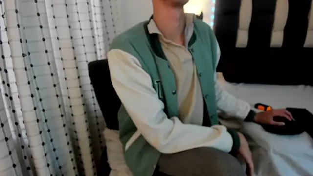 Snapshot of loverisu-coral chatting on December 21, 2025, 7:15 pm loverisu-coral online show from December 21, 2025, 7:15 pm