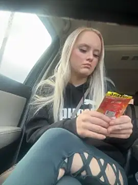 sluttypumpkin online show from January 11, 2026, 9:00 pm