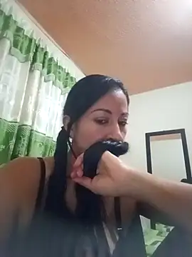 SamanthaLuz online show from March 13, 2025, 6:48 am