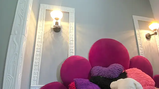 Bonniie 22 online show from February 27, 2026, 5:24 pm