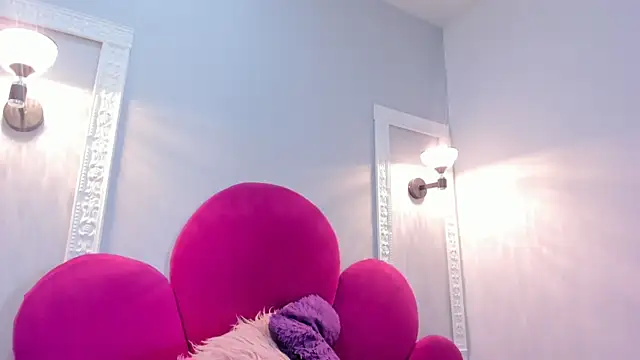 Bonniie 22 online show from October 23, 2025, 2:05 pm