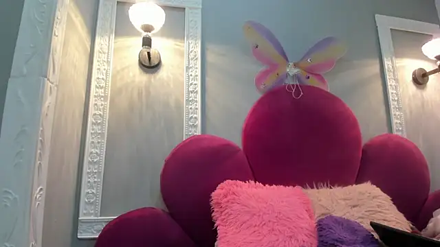 Bonniie 22 online show from November 12, 2025, 1:37 pm