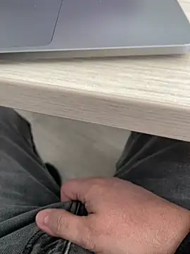 Snapshot of littletoy64 chatting on March 9, 2026, 1:14 pm littletoy64 online show from March 9, 2026, 1:14 pm