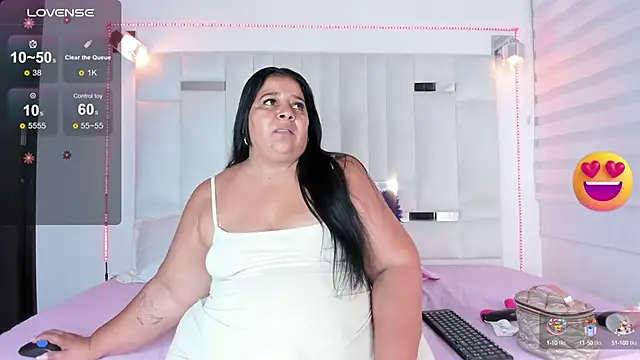 LunaaSweett online show from September 13, 2025, 12:49 pm