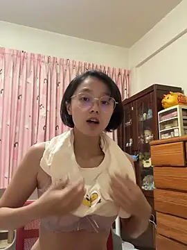 ladypaggy online show from April 20, 2026, 3:35 pm