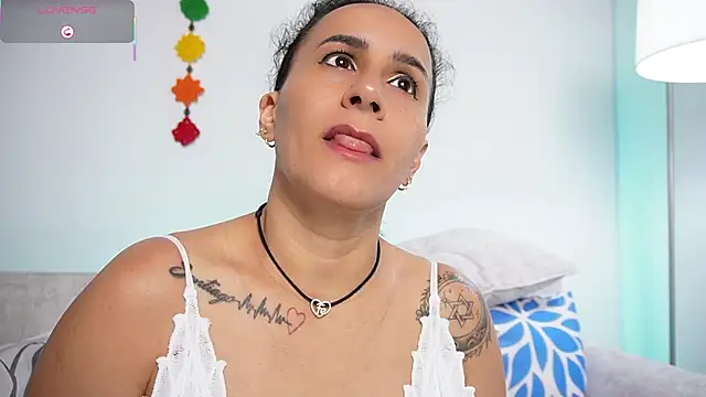 Snapshot of Sara_Charmy chatting on February 12, 2026, 10:59 am Sara Charmy online show from February 12, 2026, 10:59 am