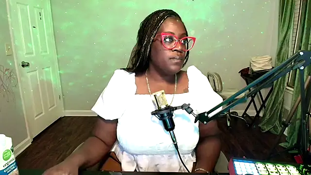 Snapshot of lovelyenigma365 chatting on April 4, 2026, 4:30 am lovelyenigma365 online show from April 4, 2026, 4:30 am