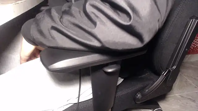 Snapshot of GreekDaddyNickOfficial chatting on March 19, 2025, 8:54 pm GreekDaddyNickOfficial online show from March 19, 2025, 8:54 pm