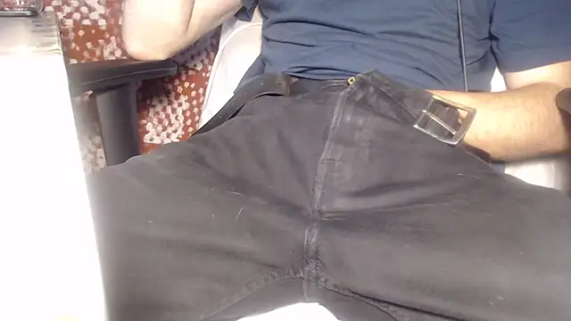 Snapshot of GreekDaddyNickOfficial chatting on October 28, 2025, 9:14 pm GreekDaddyNickOfficial online show from October 28, 2025, 9:14 pm