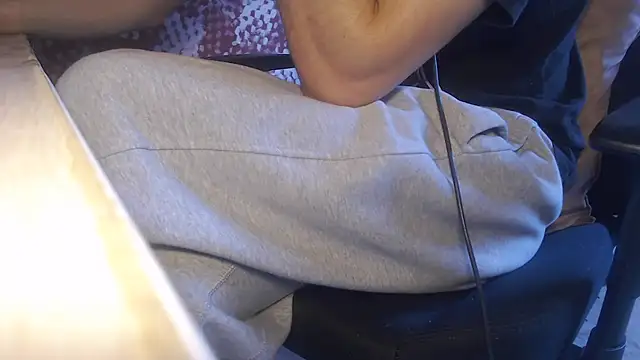 Snapshot of GreekDaddyNickOfficial chatting on November 4, 2025, 8:18 am GreekDaddyNickOfficial online show from November 4, 2025, 8:18 am