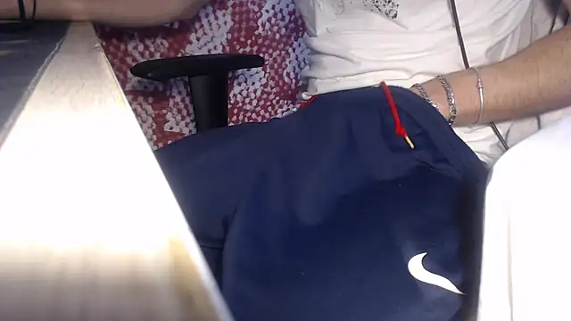 Snapshot of GreekDaddyNickOfficial chatting on September 9, 2025, 7:40 am GreekDaddyNickOfficial online show from September 9, 2025, 7:40 am