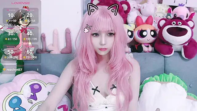 chenenna7 online show from October 13, 2025, 2:18 pm