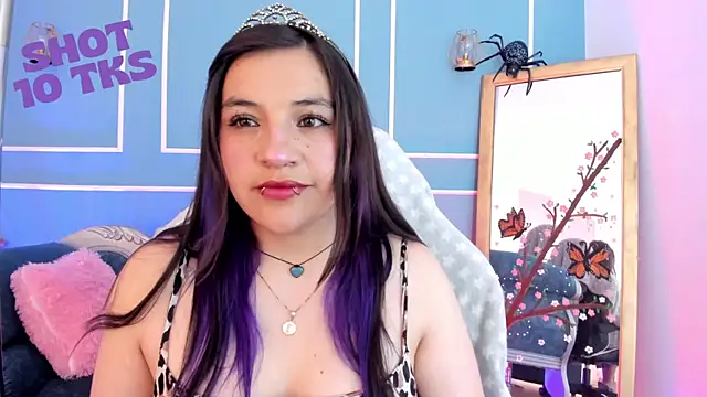 TaraTaylorr online show from May 6, 2026, 3:32 am