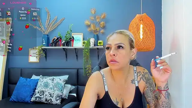 Snapshot of yessila_parker chatting on June 6, 2026, 8:52 am yessila parker online show from June 6, 2026, 8:52 am