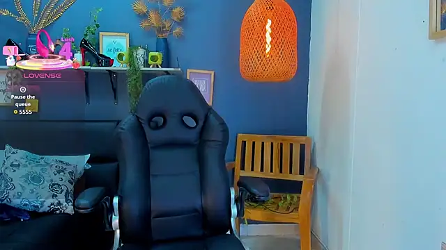 yessila parker online show from March 3, 2026, 9:27 am