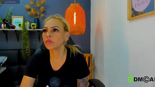 Snapshot of yessila_parker chatting on May 8, 2026, 8:40 am yessila parker online show from May 8, 2026, 8:40 am
