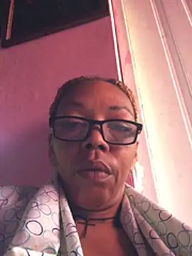 Ladyzee25 online show from May 7, 2026, 10:40 am